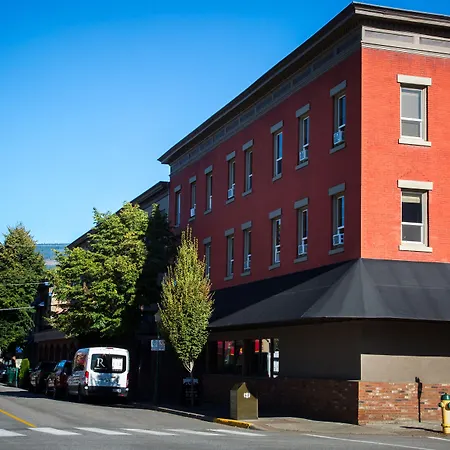 Regent Hotel Revelstoke-3